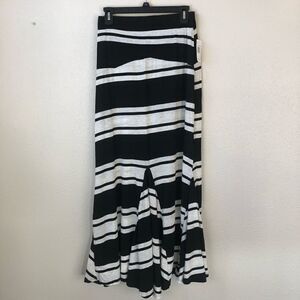 NWT Poof Skirt Size Small